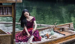 韩雪《时尚芭莎》复古性感写真图片