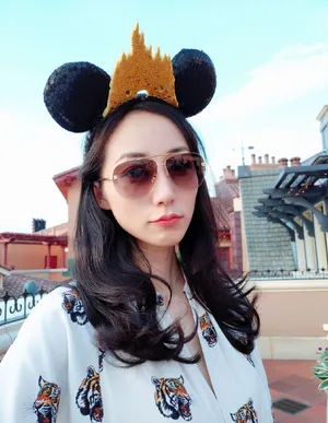 韩雪迪士尼可爱俏皮旅拍照图片_4