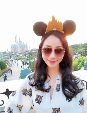 韩雪迪士尼可爱俏皮旅拍照图片_5
