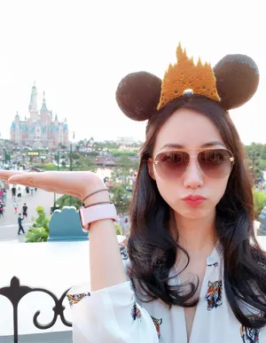 韩雪迪士尼可爱俏皮旅拍照图片_6