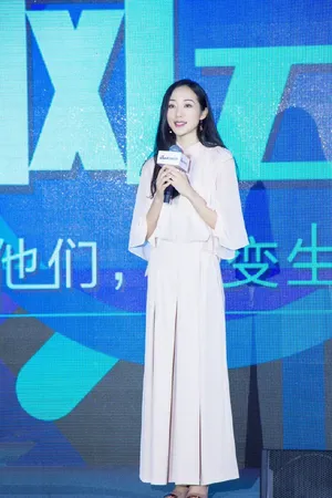 韩雪白色长裙活动现场优雅气质写真图片_5