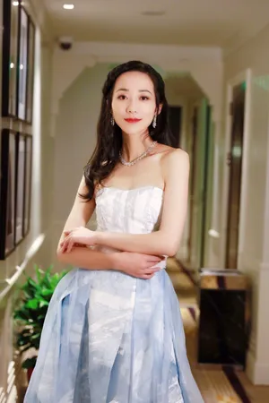 韩雪抹胸开衩长裙迷人性感图片