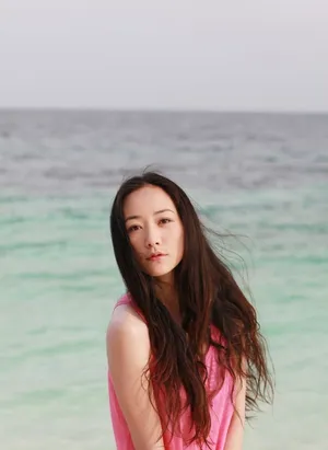 韩雪浪漫海滩写真_7