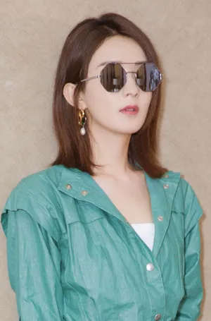 赵丽颖机场成熟性感写真图片_2