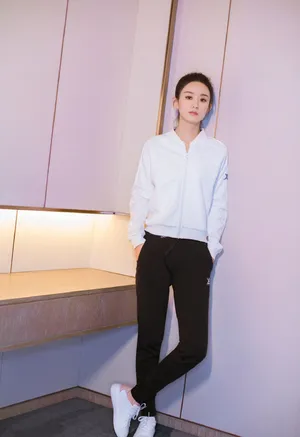 赵丽颖黑白运动装青春活力写真图片_1