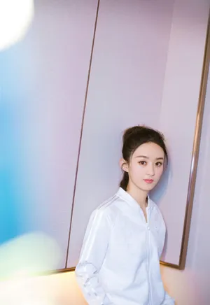 赵丽颖黑白运动装青春活力写真图片_2
