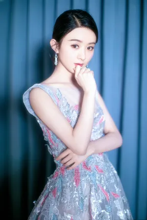 赵丽颖性感礼服活动照片