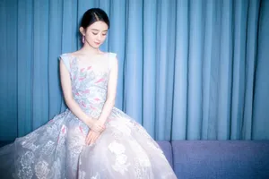 赵丽颖性感礼服活动照片_2