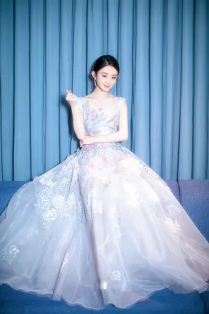 赵丽颖性感礼服活动照片_4