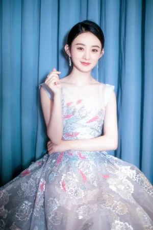 赵丽颖性感礼服活动照片_5