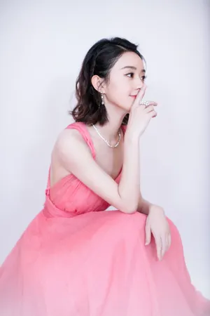 赵丽颖红色礼服长裙性感写真_3