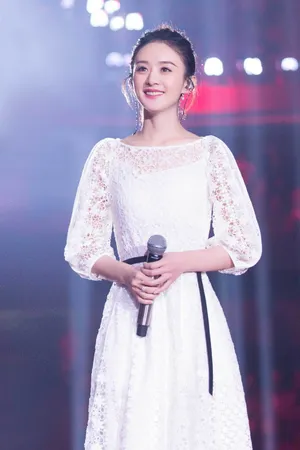 赵丽颖江苏卫视跨年演唱会图片_2