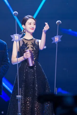 赵丽颖获年度电视剧女演员性感图片_3