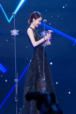 赵丽颖获年度电视剧女演员性感图片_5