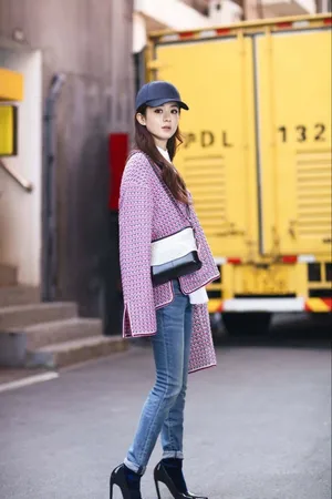赵丽颖清纯少女范治愈系甜美街拍写真图片
