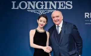 赵丽颖黑色连衣裙性感优雅写真