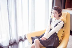 赵丽颖卷发造型清新写真高清图片_5