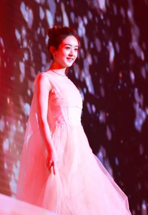 赵丽颖性感白纱公主裙迷人写真_3