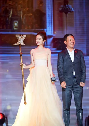 赵丽颖性感白纱公主裙迷人写真_4