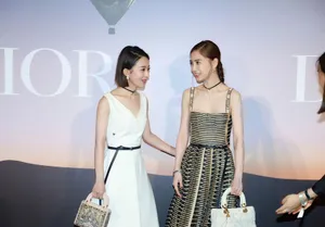赵丽颖杨颖同框出席活动图片_1