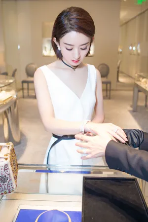 赵丽颖图片：迪奥上海恒隆旗舰店活动照图片_3