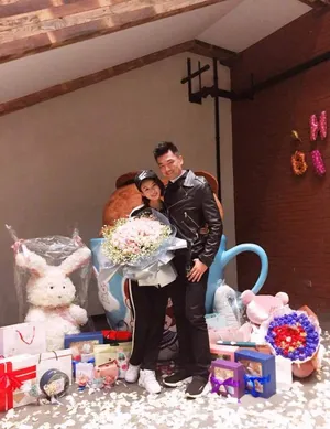 赵丽颖生日会嘟嘴可爱摄影图片_2