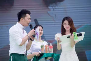 赵丽颖康师傅代言活动照图片_8