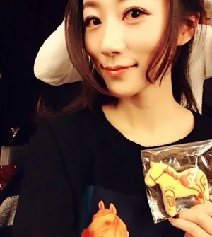 韩雪嘟脸卖萌自拍照肌肤娇嫩女神范_2