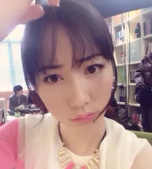 韩雪新剧自拍照精致妆容宛如韩国美女