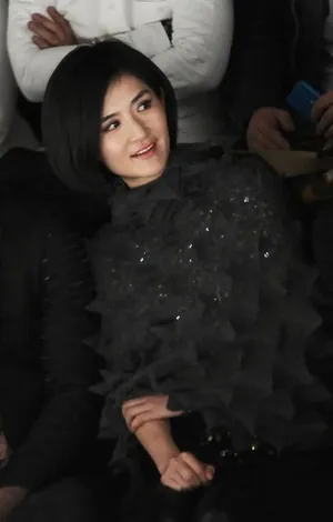 谢娜时尚打扮赴上海看秀与旁人频频热聊谢娜图片_5