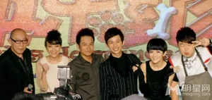 快乐家族出席新片发布会何炅谢娜玩亲密谢娜图片何炅图片_4