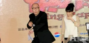快乐家族出席新片发布会何炅谢娜玩亲密谢娜图片何炅图片_5