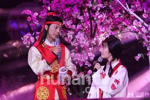 百变大咖秀谢娜扮林黛玉何炅扮贾宝玉谢娜图片何炅图片_5