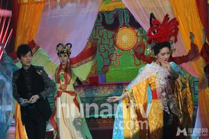 谢娜百变大咖秀扮女儿国国王谢娜图片_11