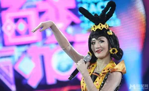 谢娜百变大咖秀模仿蛇妖谢娜图片