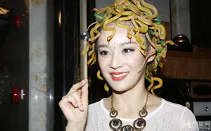 谢娜袁姗姗明星奇葩装束雷照大放送谢娜图片袁珊珊图片_6