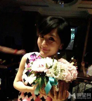 谢娜33岁生日派对照曝光张杰现场激吻老婆谢娜图片张杰图片