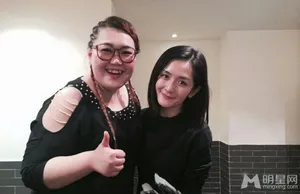谢娜素颜豪爽请客调侃你值得一锅谢娜图片
