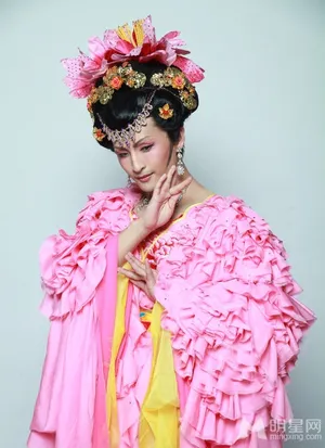 谢娜百变大咖秀扮演华妃张远扮李玉刚惊艳全场谢娜图片_9
