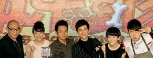 快乐家族出席新片发布会何炅谢娜玩亲密_5