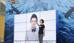 谢娜杜海涛亮相护鲨活动姐弟俩默契十足