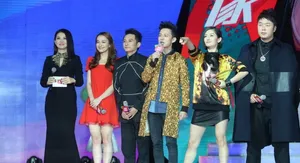 快乐家族现身时尚盛典谢娜张杰大秀甜蜜海涛可爱现身_3