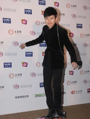 快乐家族现身时尚盛典谢娜张杰大秀甜蜜海涛可爱现身_5