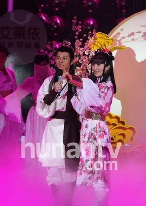 百变大咖秀何炅谢娜变身郭靖黄蓉