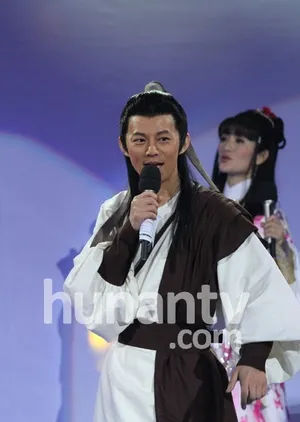 百变大咖秀何炅谢娜变身郭靖黄蓉_4