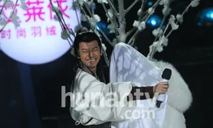 百变大咖秀何炅谢娜变身郭靖黄蓉_13