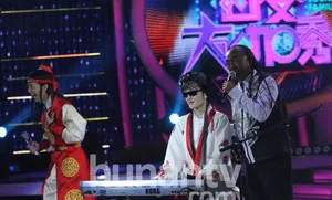 百变大咖秀谢娜扮林黛玉何炅扮贾宝玉