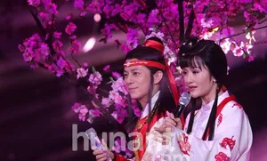 百变大咖秀谢娜扮林黛玉何炅扮贾宝玉_4