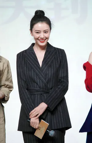 高圆圆可爱丸子头性感私服写真图片_4