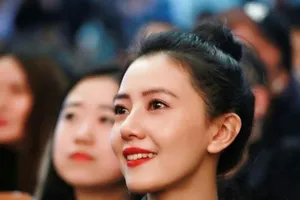 高圆圆丸子头红唇美艳活动图片_4